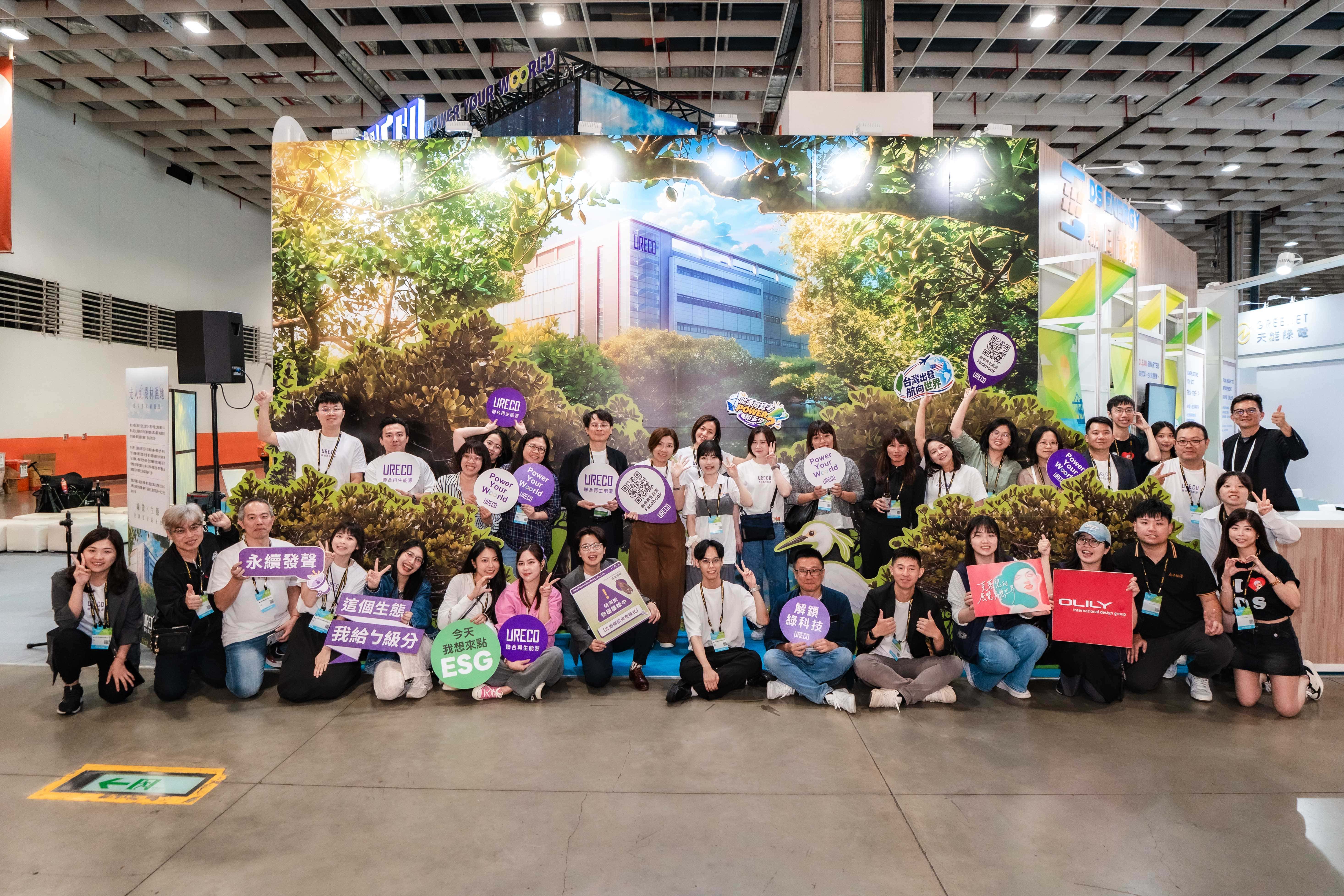 【圖二】今年聯合再生能源以「能源港灣」為概念策展，運用低碳建材打造展場，結合生態教育及Live Podcast讓永續發聲，連續兩年獲頒永續獎金獎。
